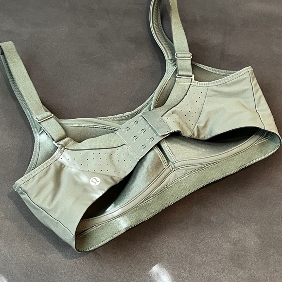Lululemon Sports Bra - Sage Green - Size 34DD - Picture 4 of 5